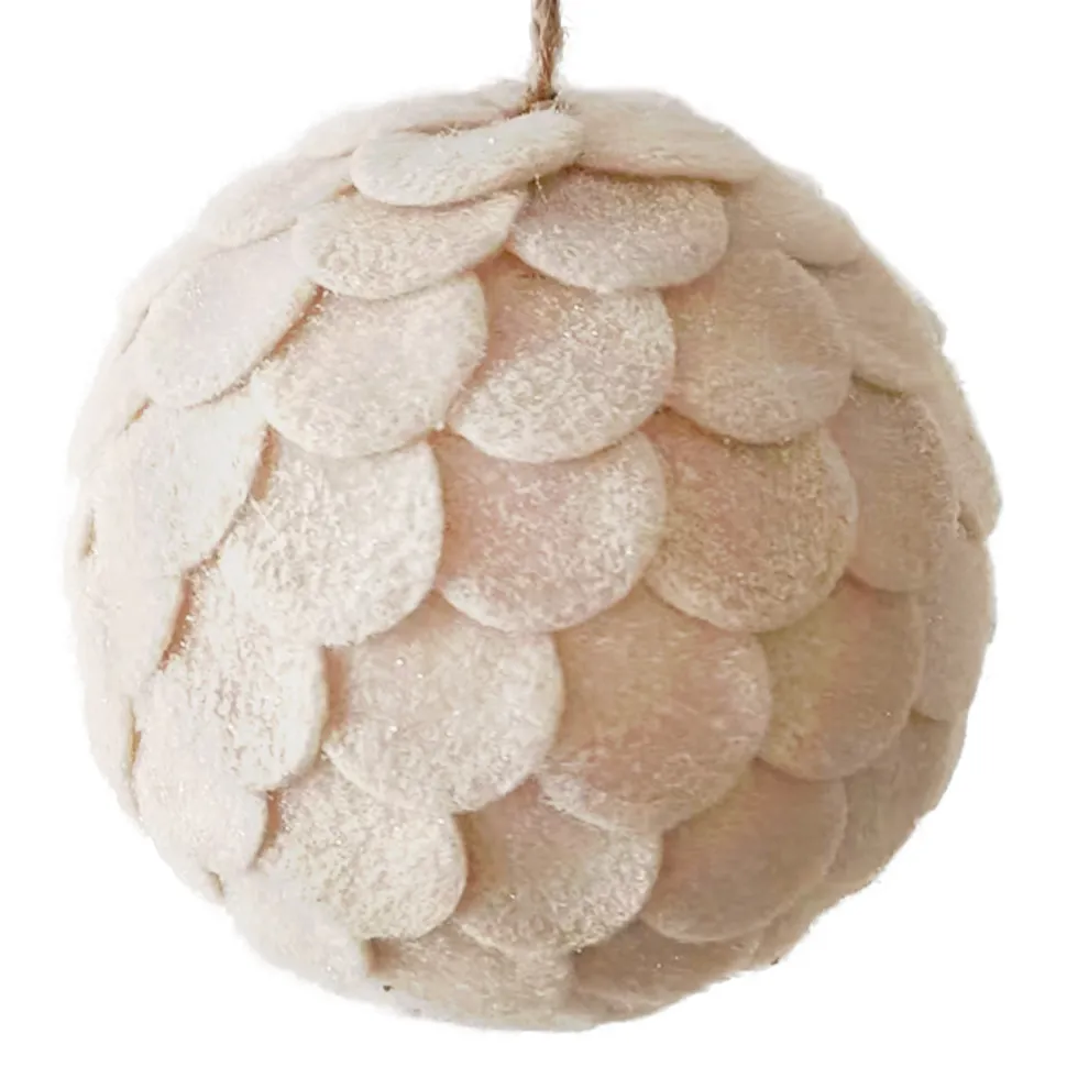 BALL FABRIC FELT SCALLOP 4.5″ CREAM FROSTED